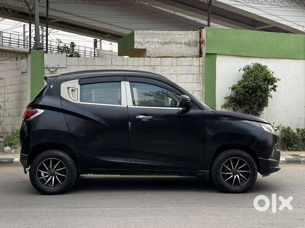 Mahindra Kuv 100 Mahindra-kuv-100-d75-k2, 2016, Petrol