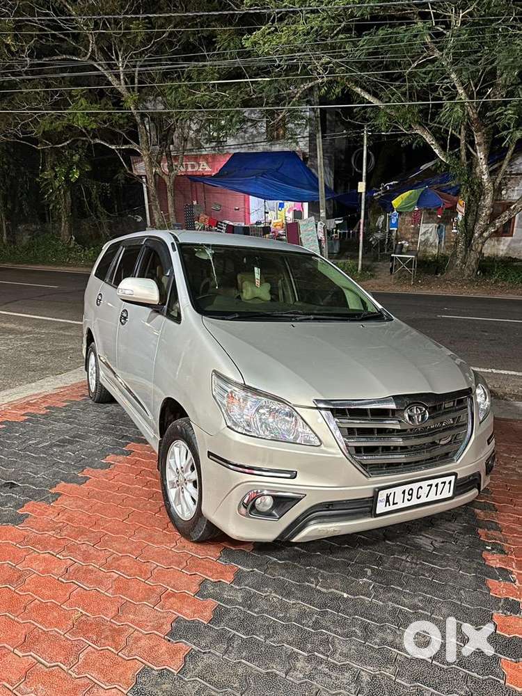 Toyota Innova 2012 Diesel Well Maintained Cars 1754098056