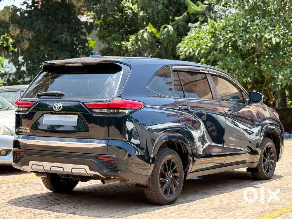Toyota Innova Hycross 2.0 Petrol 2024
