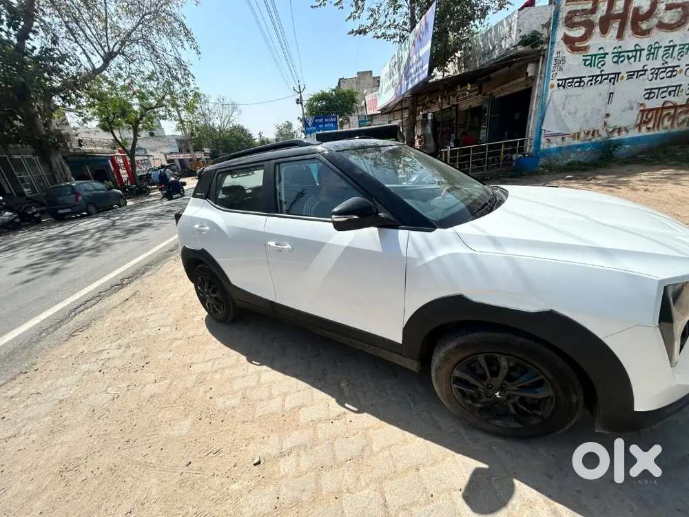 Mahindra Xuv300 2025 Petrol Well Maintained