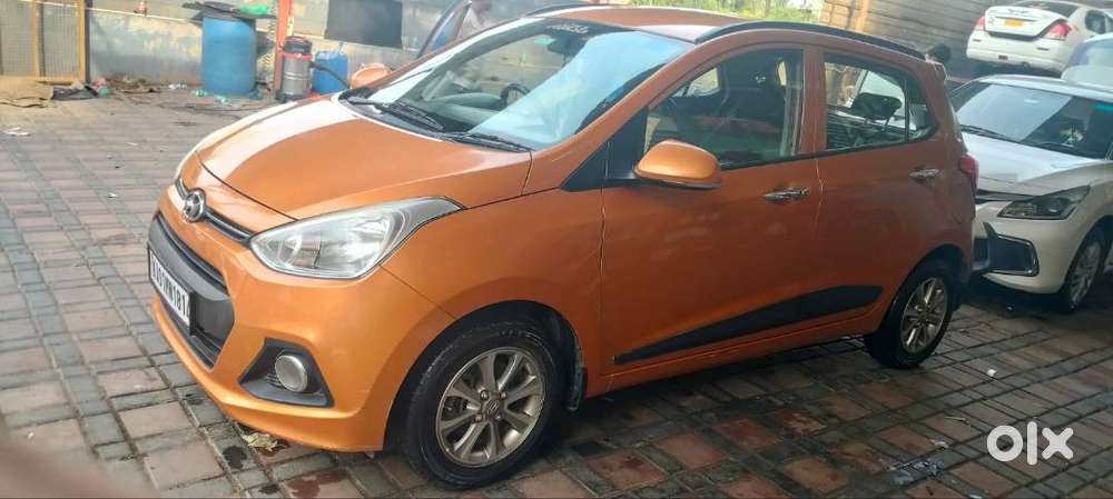 Well-maintained Hyundai Grand I10 Asta (2016), Second Owner, Only 33,0