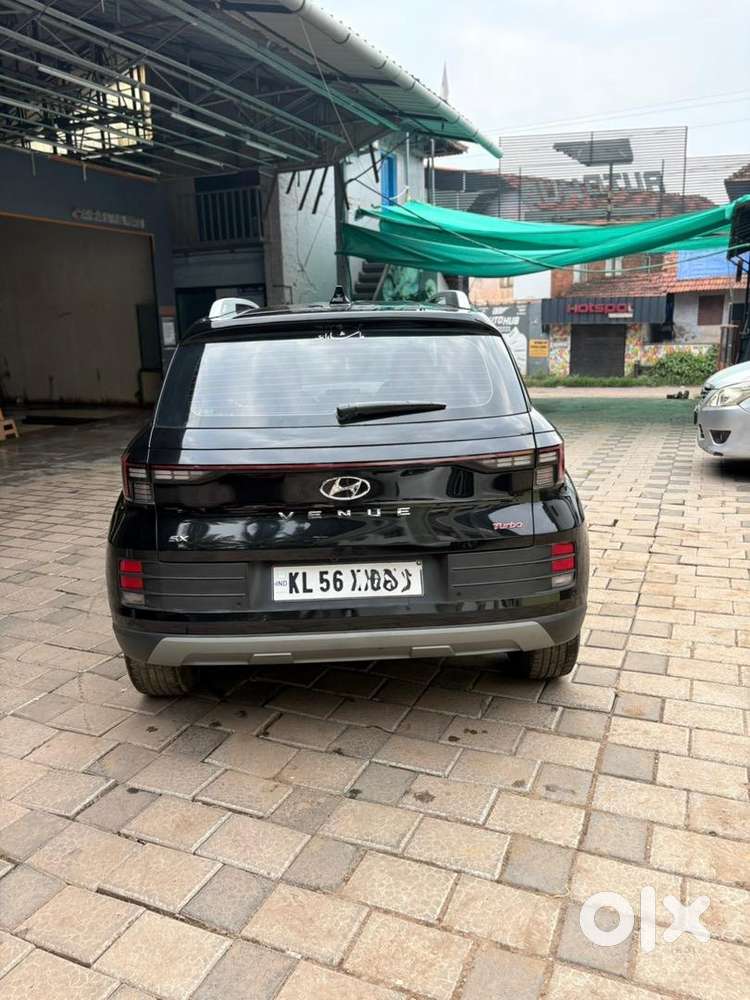 Hyundai Venue 2022 Petrol Well Maintained