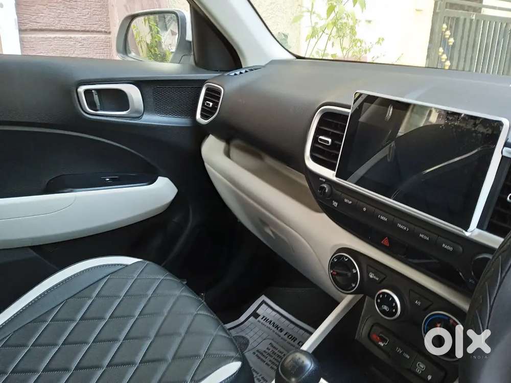 Hyundai Venue 2025 Model Petrol 2000 Km Driven