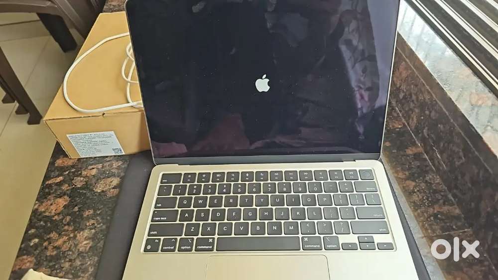 Macbook M3 Air 8gb Ram 256gb storage