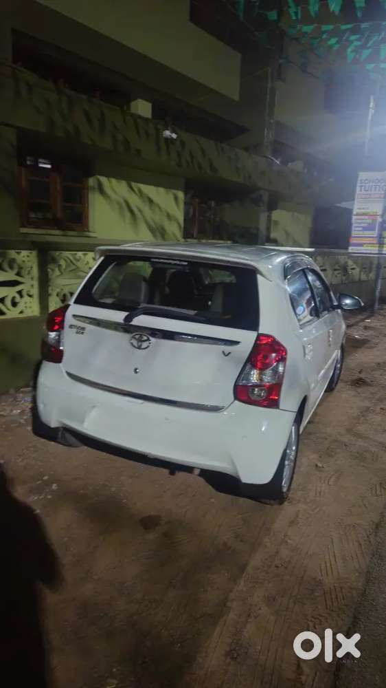 Toyota Etios Liva 2013(v)