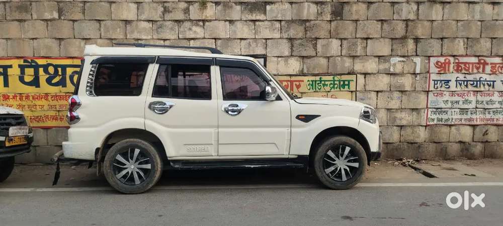 Mahindra Scorpio S4 2015