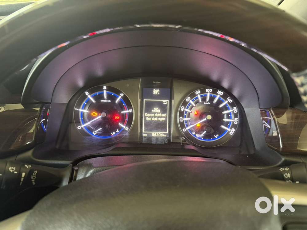 Toyota Innova Crysta 2.4z