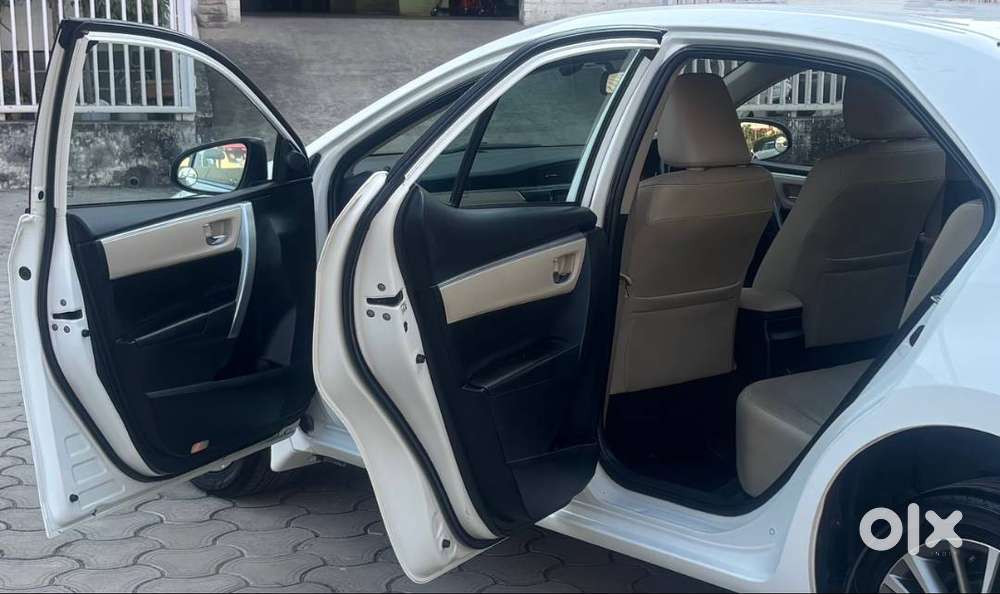 Toyota Corolla Altis 1.8 Vl 2015 At 98000 Kms Chandigarh Registration.