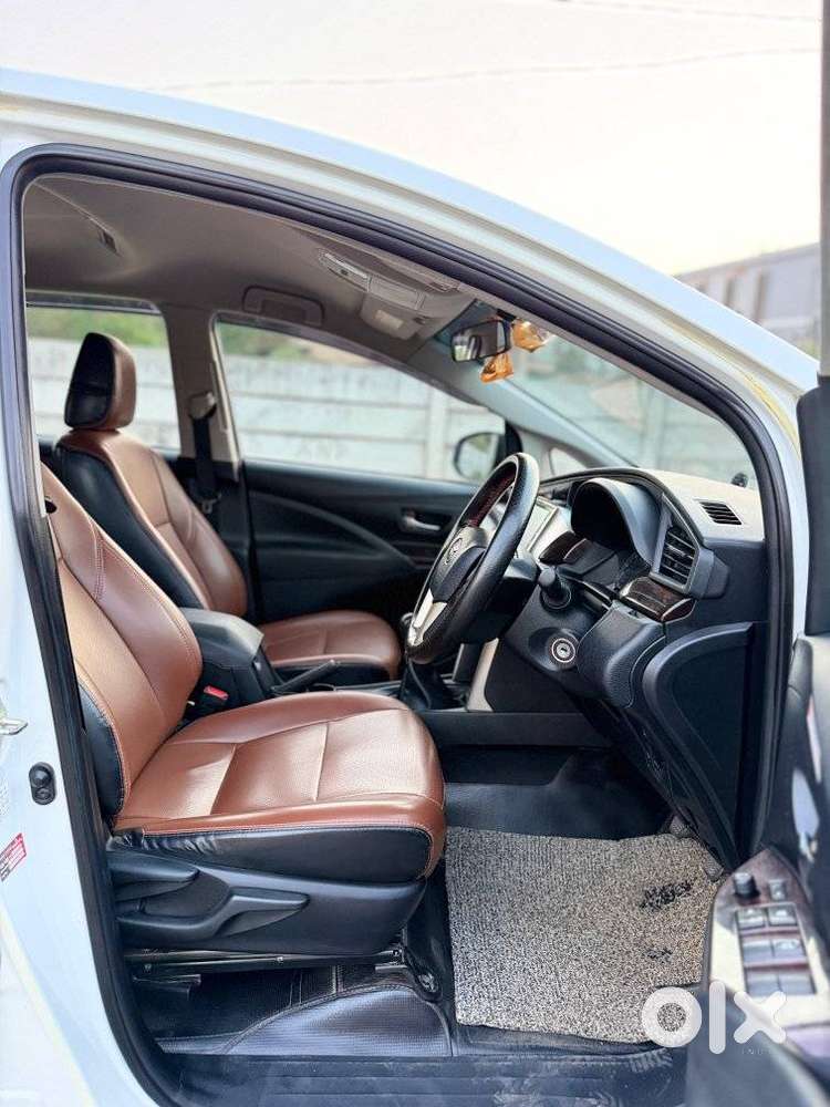 Toyota Innova Crysta 2.4 G Mt 8s, 2023, Diesel