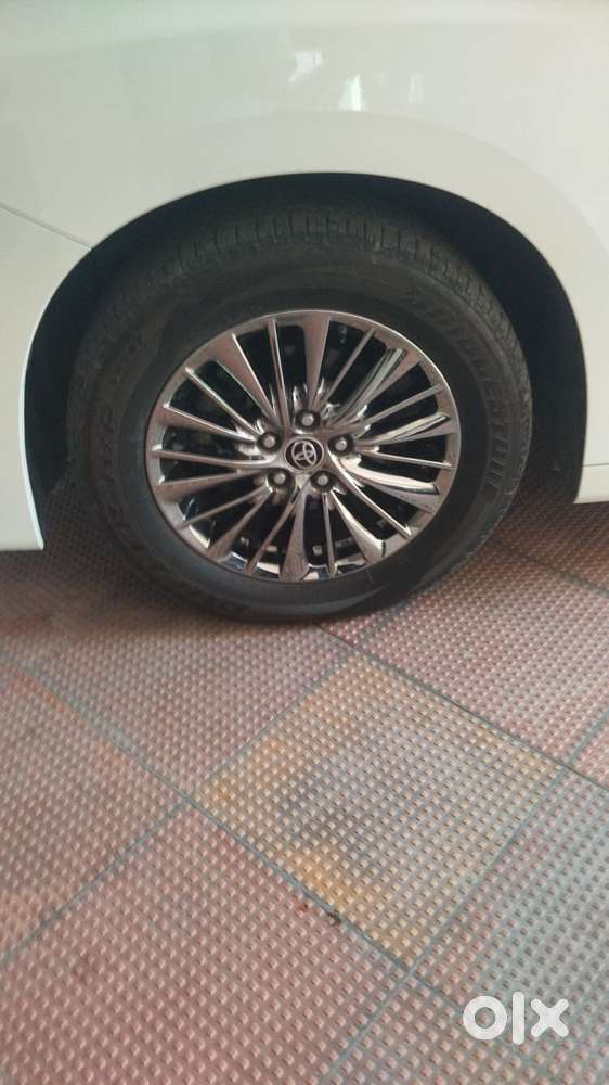 Toyota Vellfire 2.5 Hybrid, 2023, Petrol