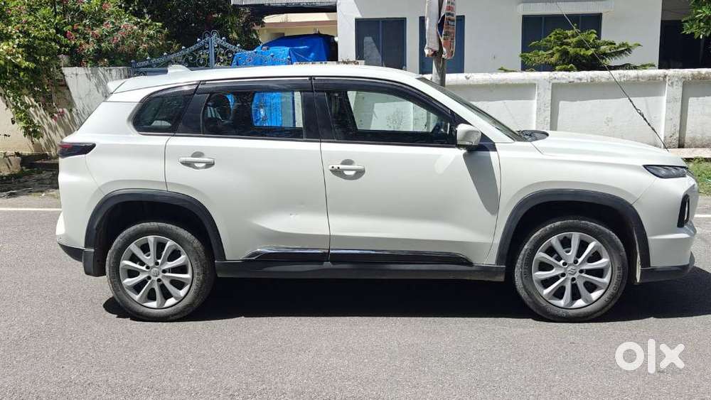 Maruti Suzuki Grand Vitara 1.5 Delta Smart Hybrid At, 2023, Petrol