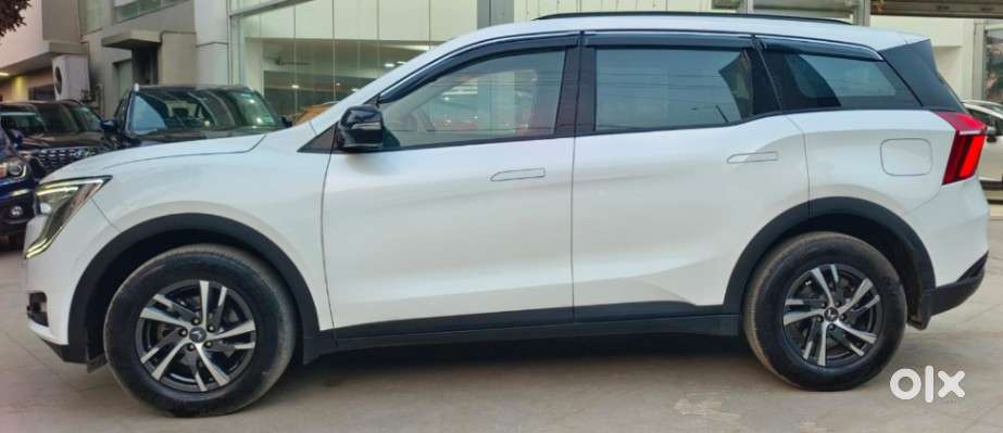 Mahindra Xuv700 2.0 Ax 5 Petrol At Str, 2023, Petrol