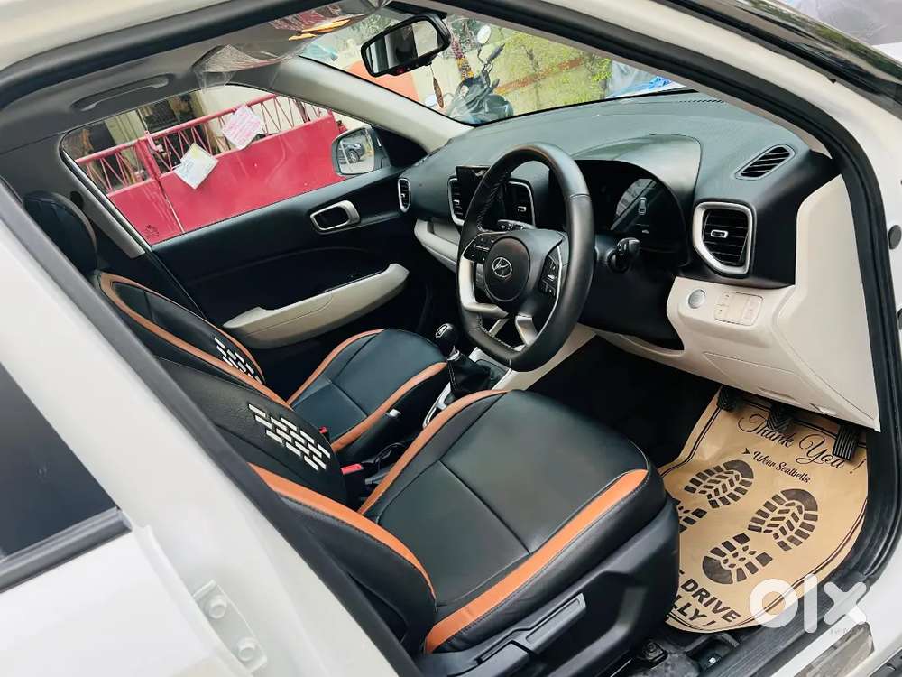 Hyundai Venue 2023 Petrol 6500 Km Driven