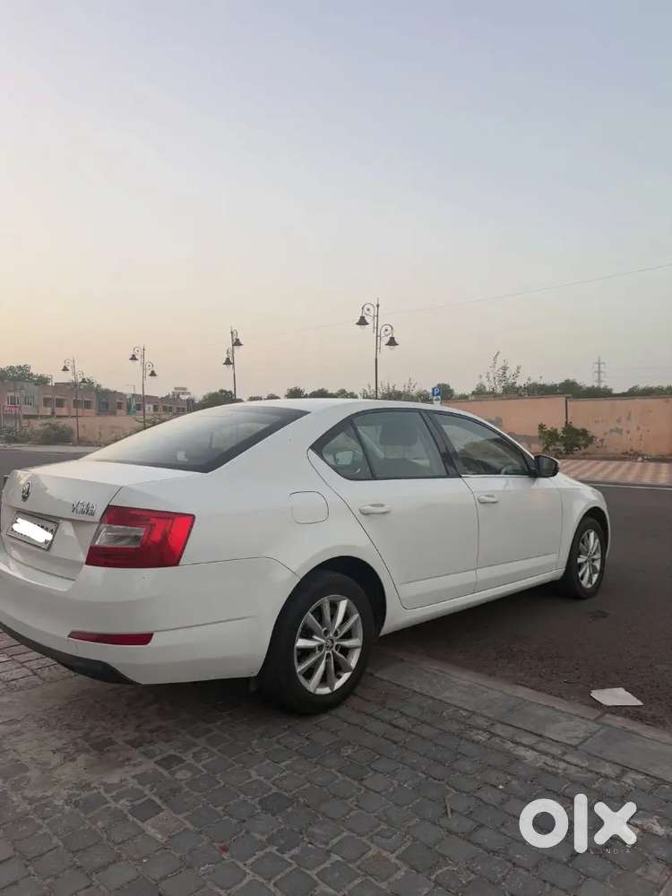 2015 Skoda Octavia 2.0 Tdi Ambition | 93,000 Km | 2nd Owner | Vip No.