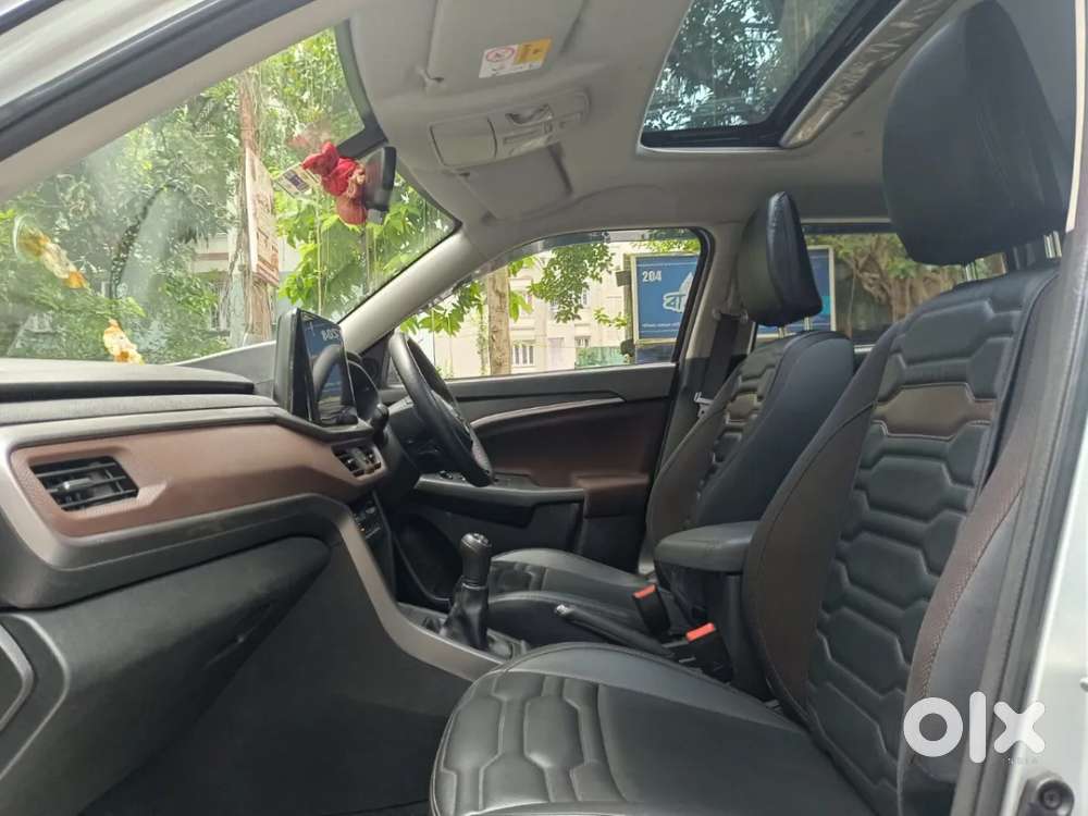 Maruti Suzuki Brezza 1.5 Zxi Plus Smart Hybrid Dual Tone, 2023, Petr..