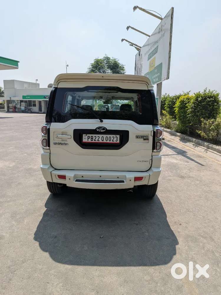 Mahindra Scorpio S10. Hybrid 2017