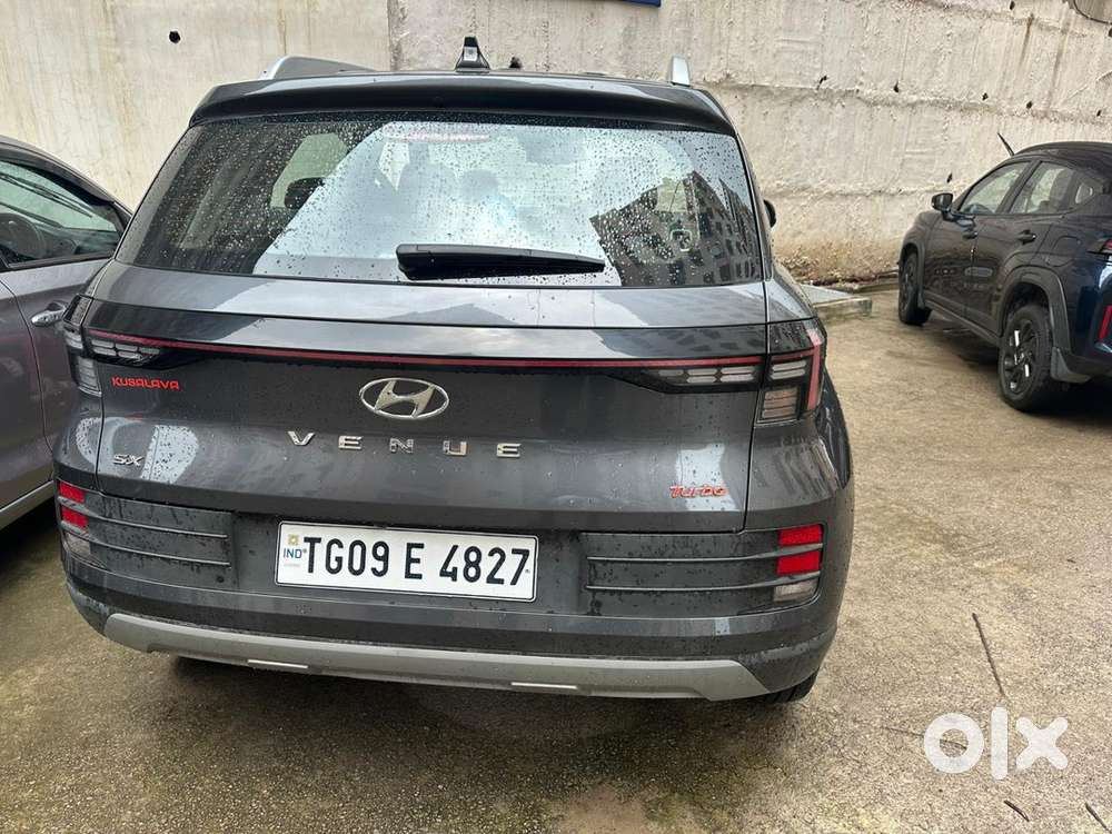 Hyundai Venue Petrol Automatic 2024
