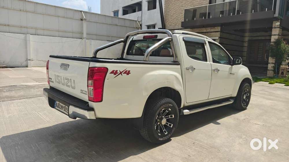 Isuzu D-max V-cross 2018 Diesel Good Condition