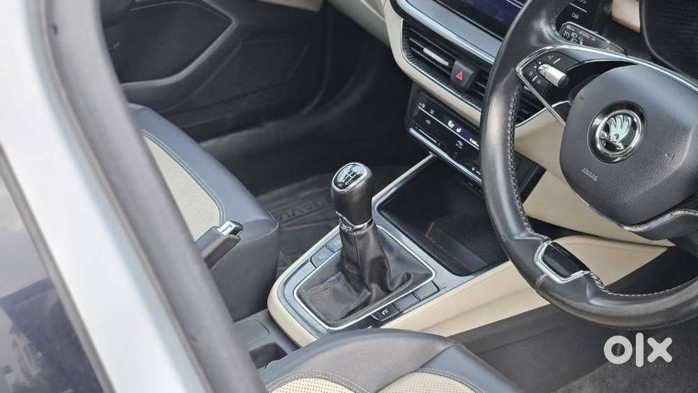 Skoda Slavia 1.0 Tsi Style, 2023, Petrol