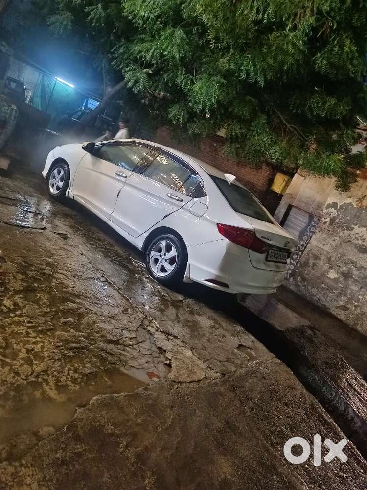 Honda City V At Sunroof 2015 Urgent Sel City Tranfer