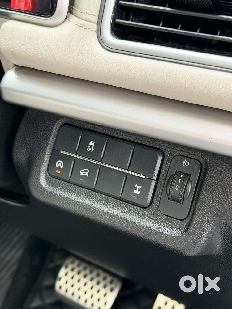 Mahindra Xuv700 2.2 Ax 7 Diesel At Luxury Pack Str Awd, 2023, Diesel