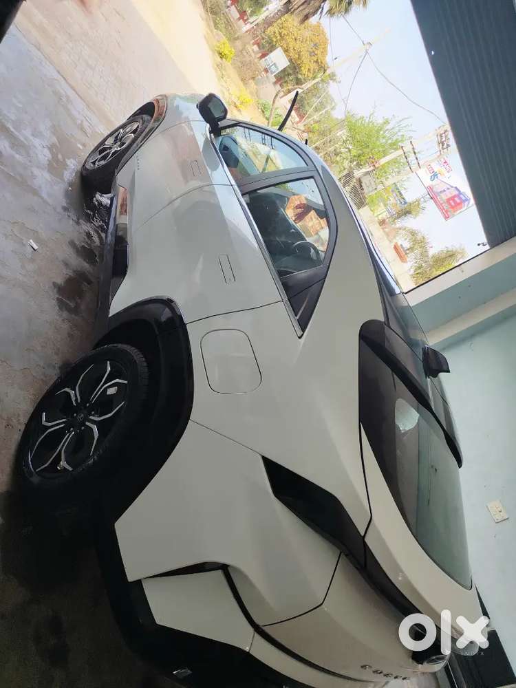 Tata Curvv Creative Plus S Top Condition Car White Colour