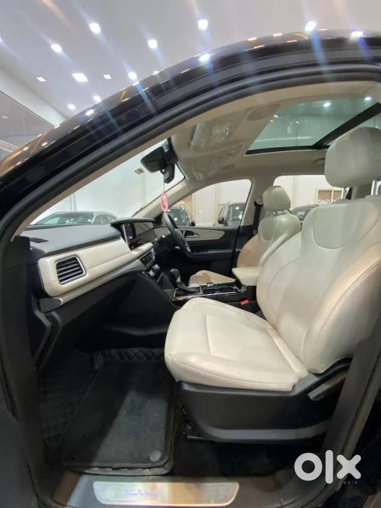 Mahindra Xuv700 2.2 Ax 7 Diesel At Luxury Pack Str Awd, 2023, Diesel