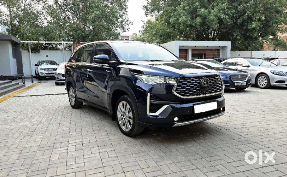 Toyota Innova Hycross 2.0 Zx Hybrid 7 Str, 2023, Petrol