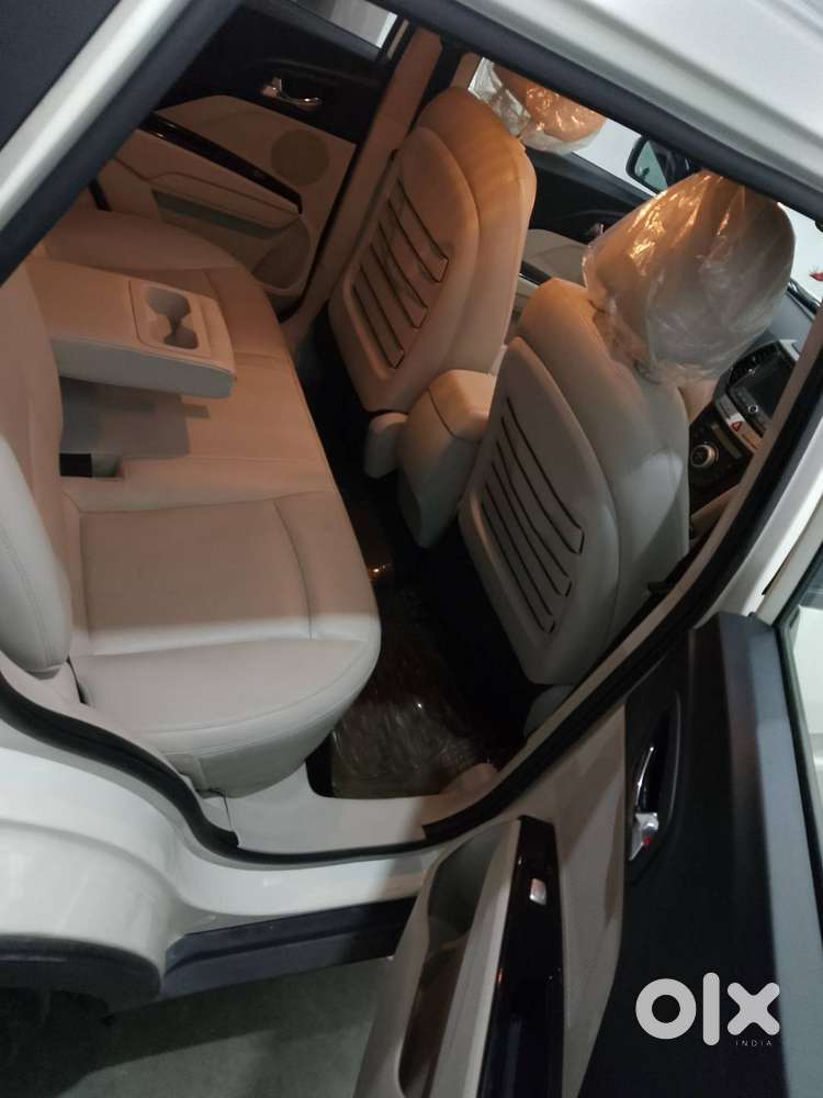 Mahindra Xuv300 2023 Suv