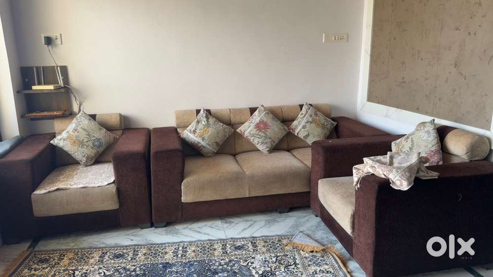 5 seater sofa urgent sell