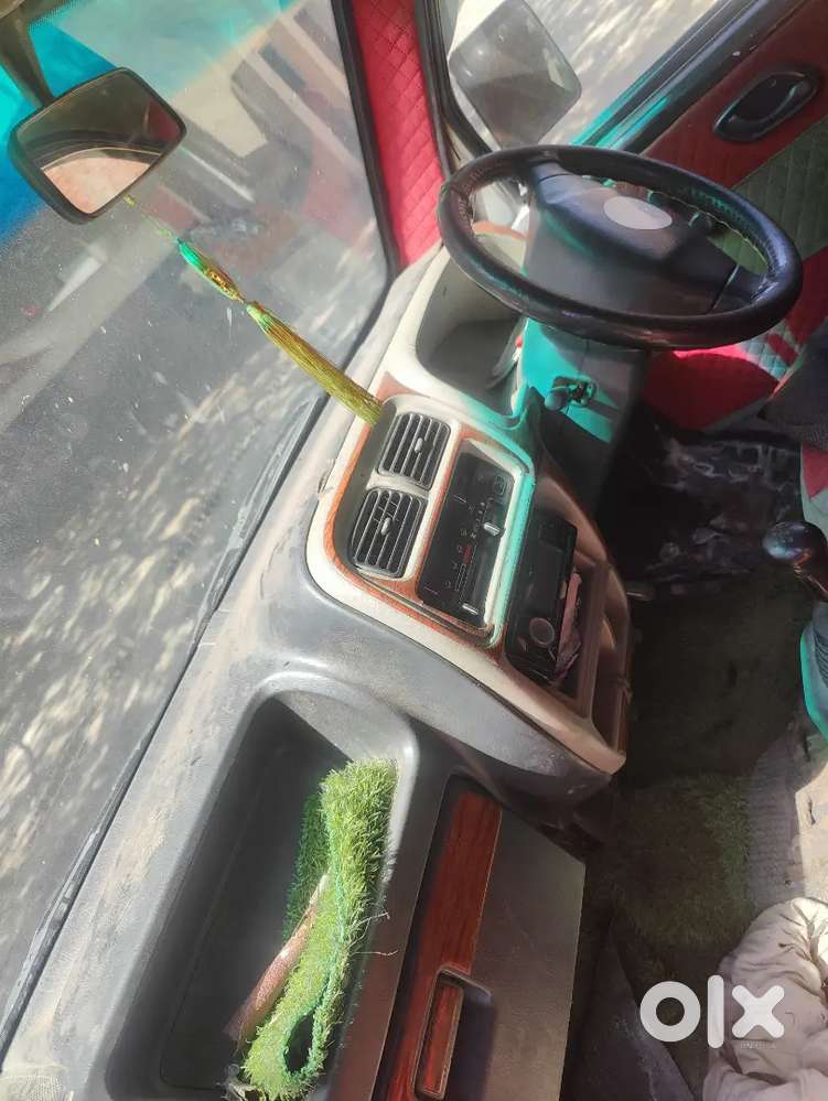 Ecco गाड़ी है 2010 मॉडल,, गाड़ी चालू कंडीशन में है,, एलपीजी चालू है,