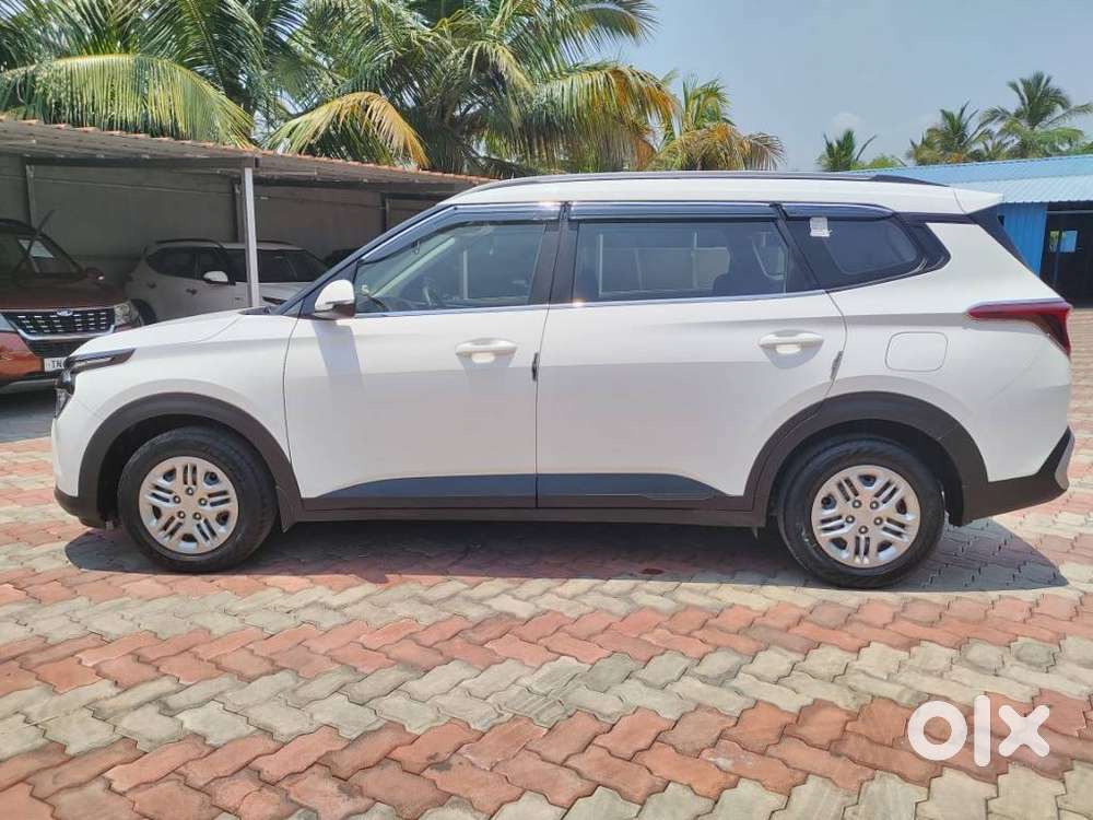 Kia Carens, 2023, Petrol