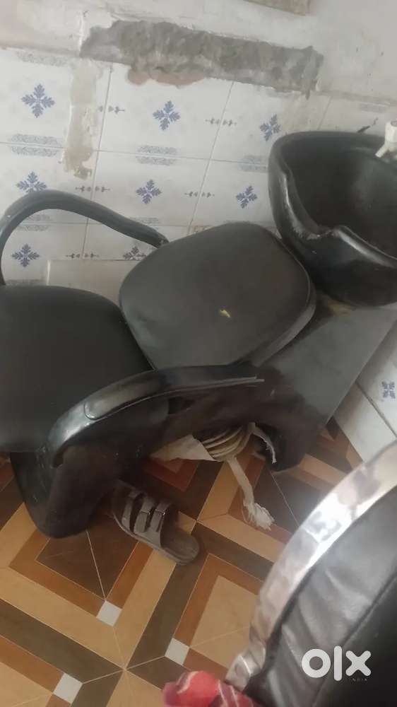 Cutting chair plus shampoo chair plus Shetty