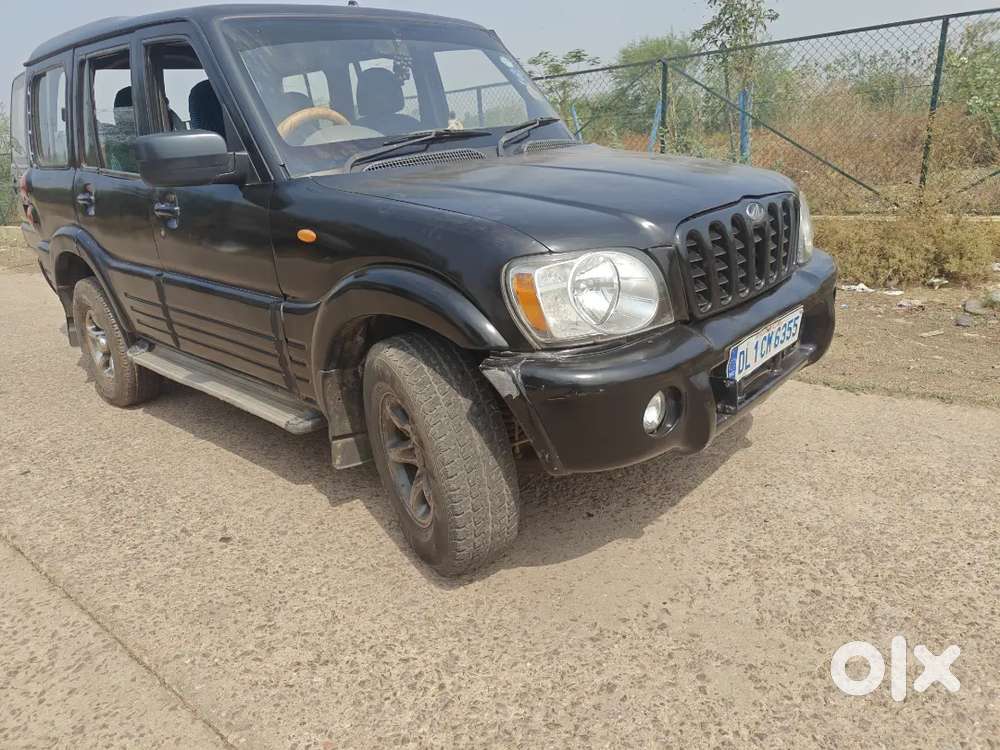 Mahindra Scorpio Black Colour