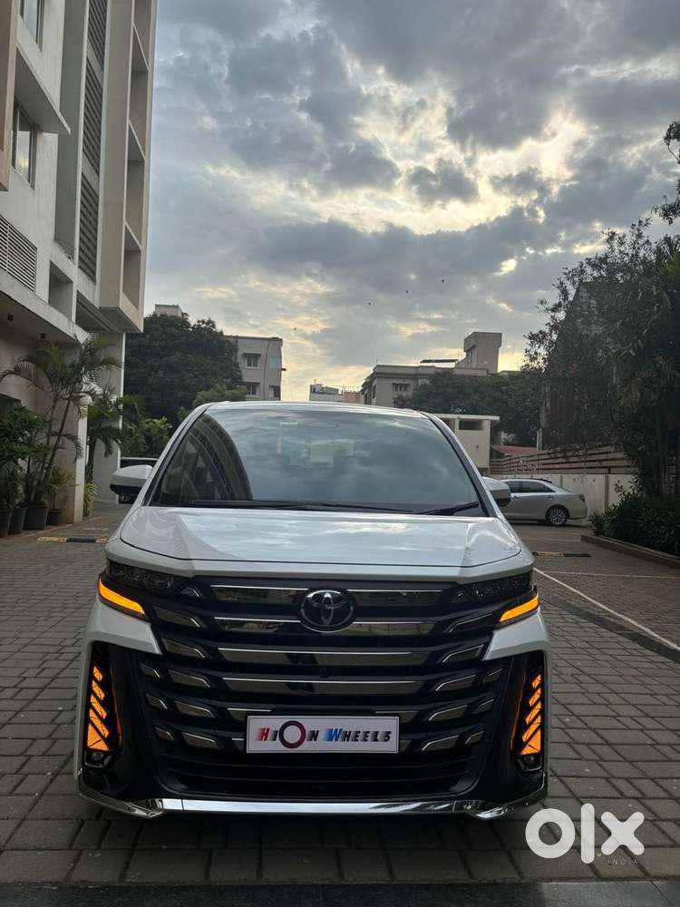 Toyota Vellfire Vip – Executive Lounge, 2024, Petrol
