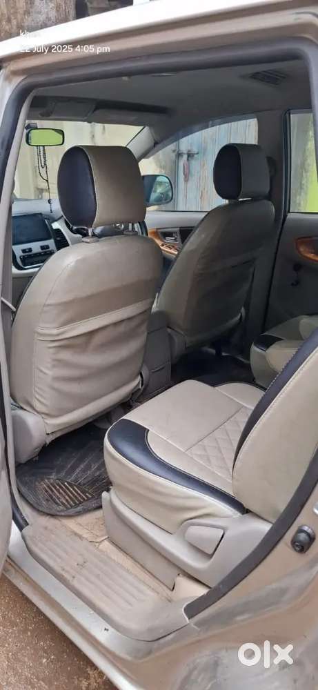 Toyota Innova 2011