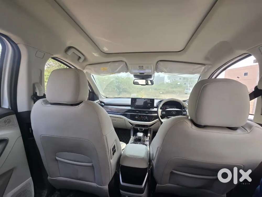 Tata Safari 2025, Top End,  Diesel 15900 Km Driven.