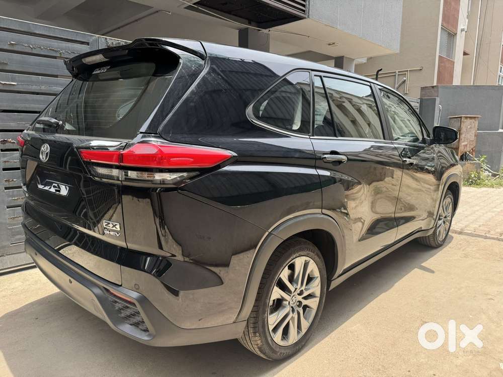 Toyota Innova Hycross 2.0 Zx (o) Hybrid 7 Str, 2025, Petrol
