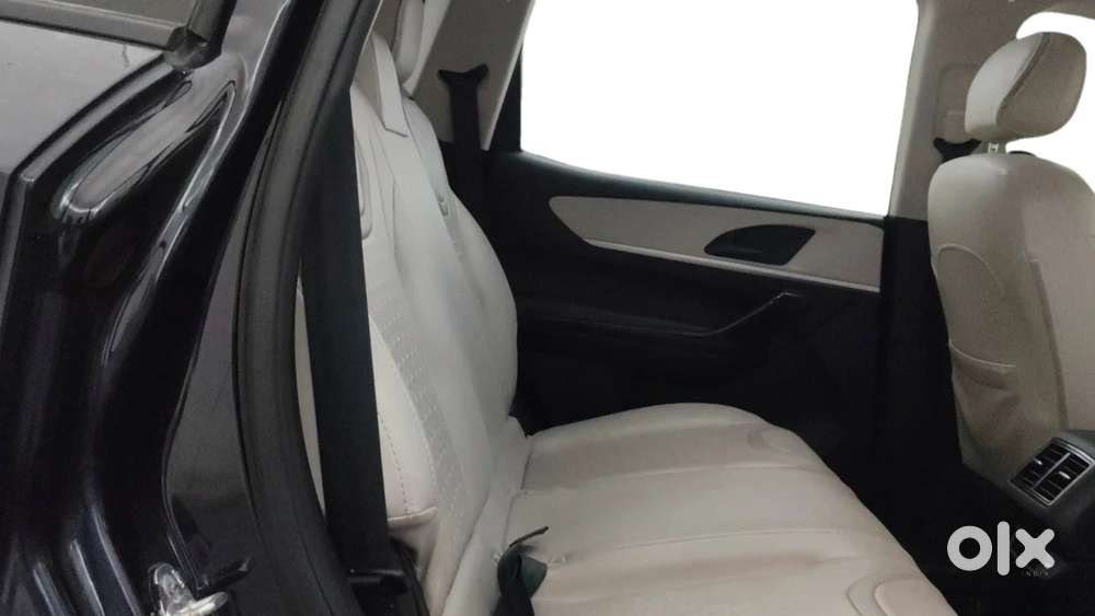 Mahindra Xuv700 2.2 Ax 5 Diesel At Str, 2023, Diesel