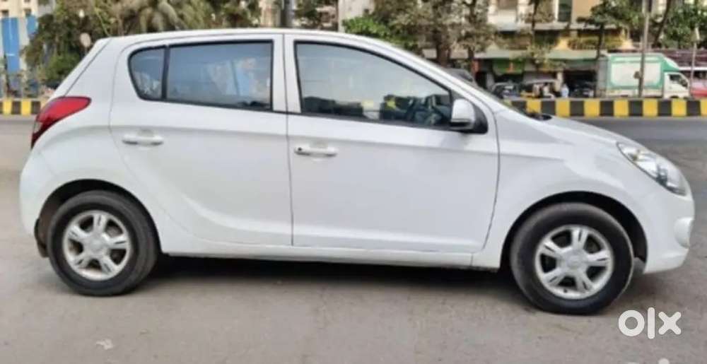 Hyunda I20 Sports 1 St Owner
Vip No..7071
White Beauty
 Cng  
22 Kmpl