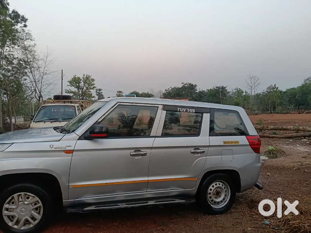 Mahendra Tuv 300 Plus