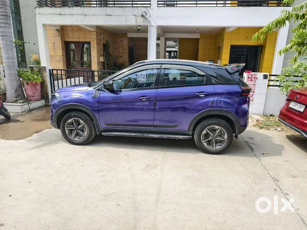 Tata Nexon Purple 2023 - Manual Petrol