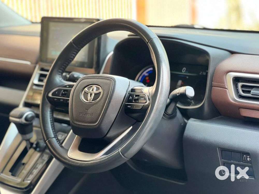 Toyota Innova Hycross 2.0 Vx Hybrid 7 Str, 2023, Petrol