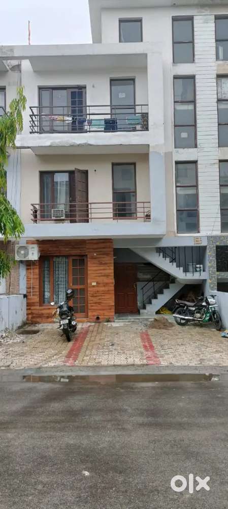 2bhk flat fully furnished, 1 room vacant with attached washroom
