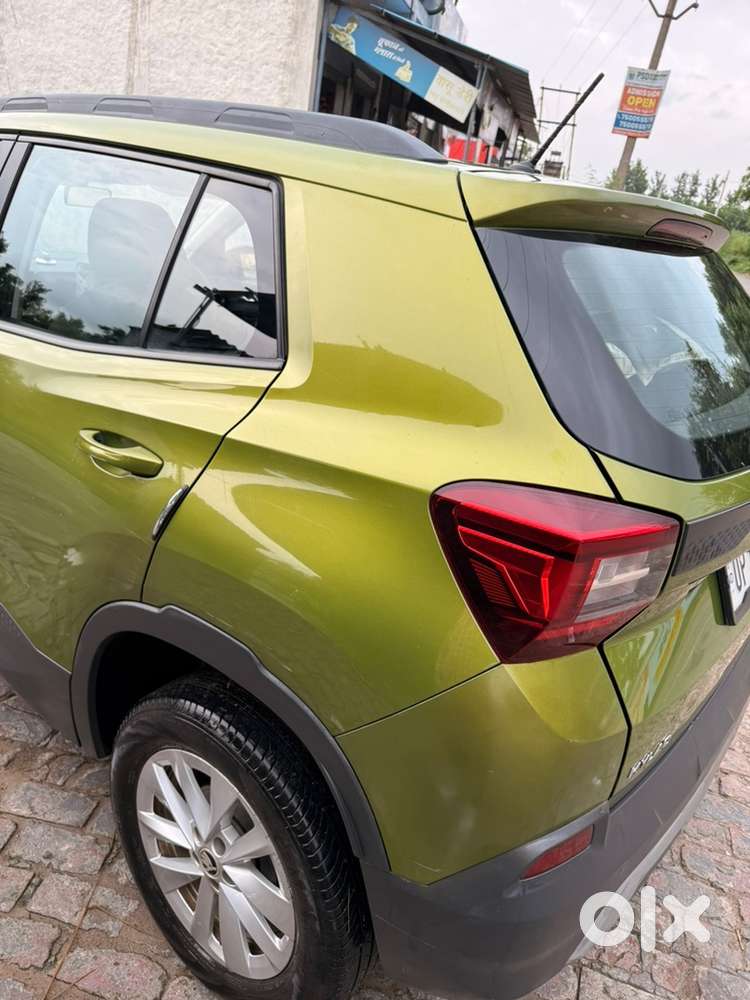 Skoda Kylaq Petrol Signature 2025