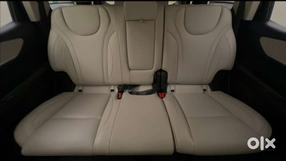Mahindra Xuv700 2.2 Ax 7 Diesel Mt Luxury Pack Str, 2022, Diesel
