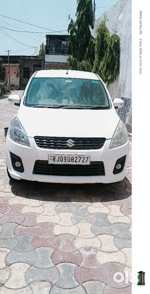गाड़ी  फ्रेश है  कोइ काम नहीं सीट कवर Led सोकर सब न्यू है