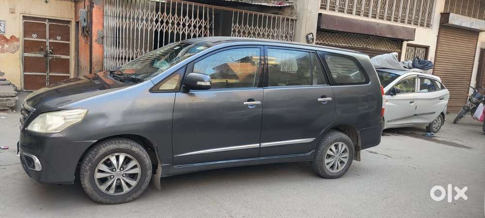 Toyota Innova 2.5v Diesel 2015  8 Seater  Excellent Condition