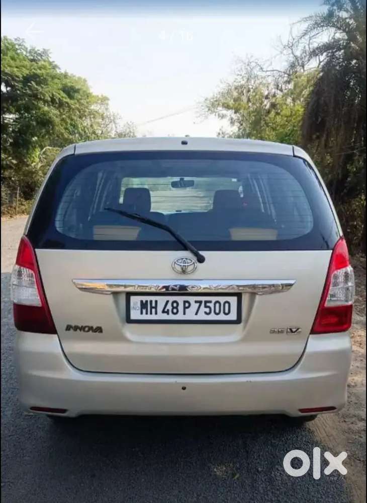 Toyota Innova 2.5 V 8 Seater