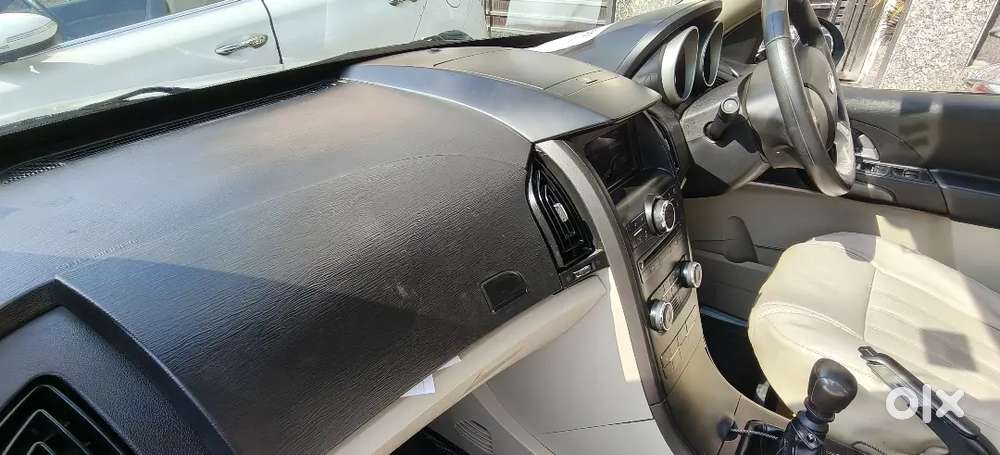 Mahindra Xuv500 W6 2015  First Owner  Non-accidental  Silver